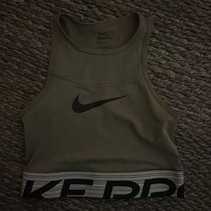 Women’s NIKE xs sports bra new without tags